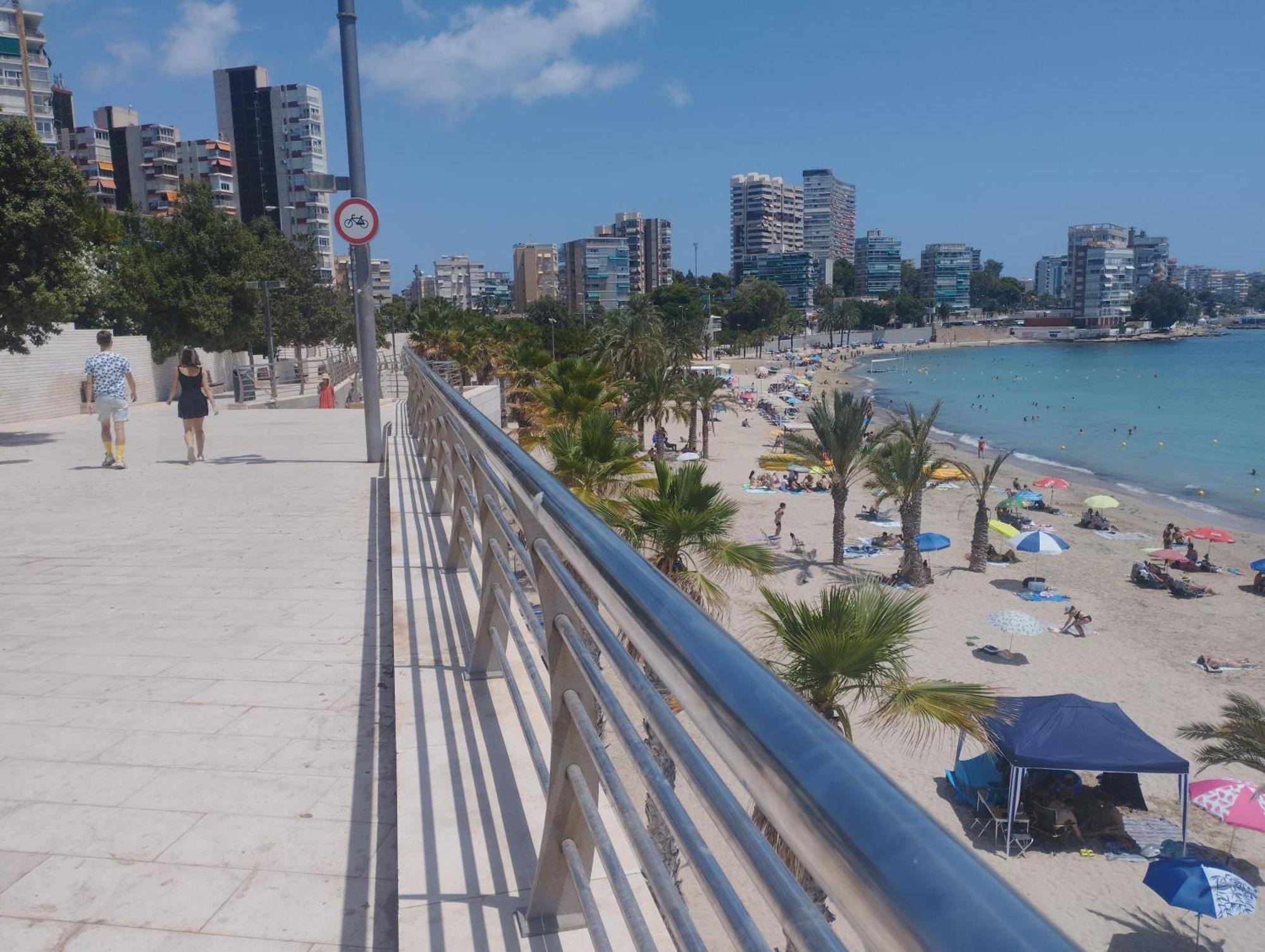 A 50 Metros Del Mar Y En 2 Paradas De Bus Estas En El Centro De Alicante Exterior photo