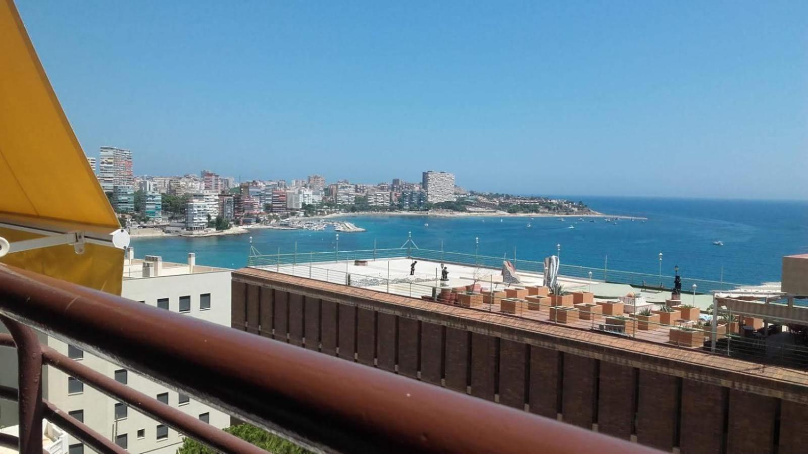 A 50 Metros Del Mar Y En 2 Paradas De Bus Estas En El Centro De Alicante Exterior photo